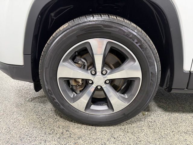 Used 2019 Jeep Cherokee Limited AWD/4WD image 28