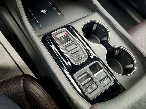 Used 2025 Honda Pilot Black Edition image 17