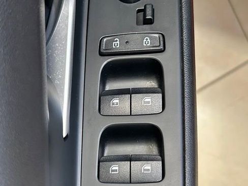 Used 2024 Hyundai Elantra SE FWD image 20