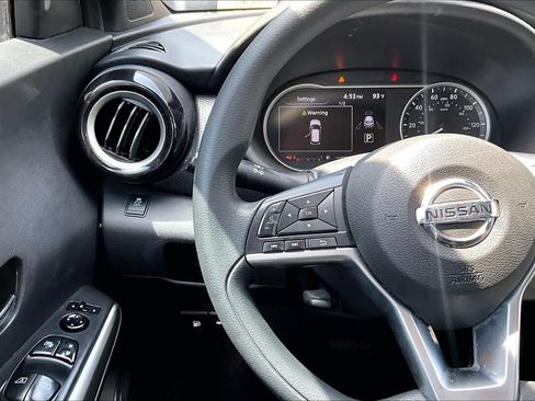 Used 2019 Nissan Kicks SV FWD image 22