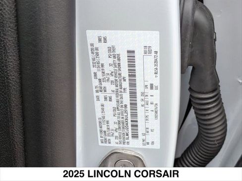 New 2025 Lincoln Corsair Reserve w/ Rear Removable Package Tray image 15