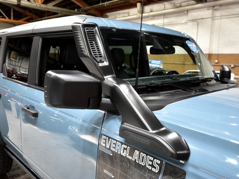 Used 2023 Ford Bronco Everglades image 8