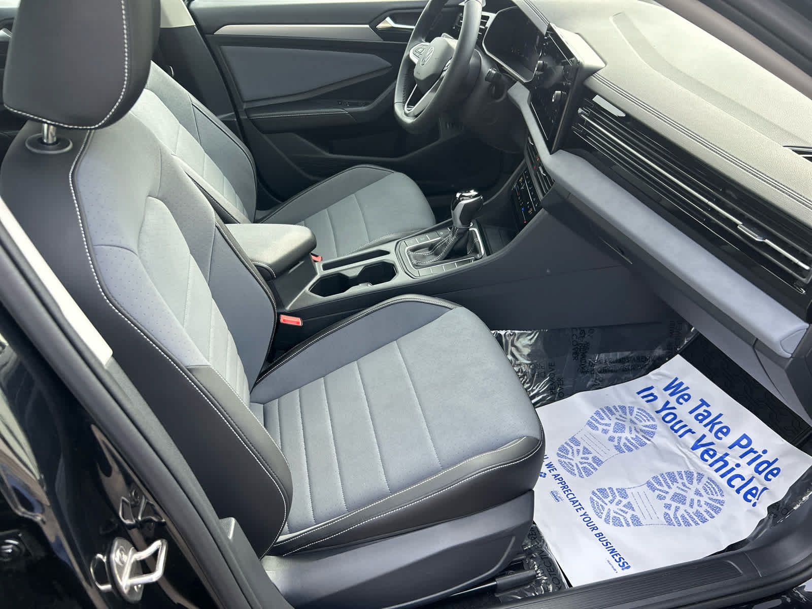 Used 2026 Volkswagen Jetta SE FWD image 27