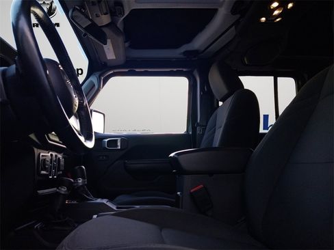 Used 2021 Jeep Gladiator Willys image 7