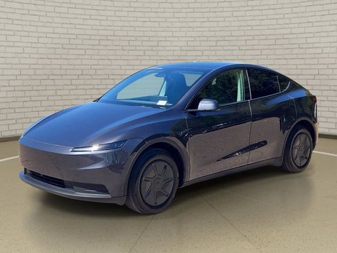 Used 2026 Tesla Model Y 2WD image 1