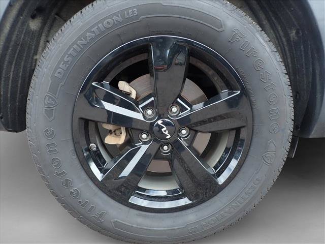 Used 2023 Kia Sorento LX AWD/4WD image 7