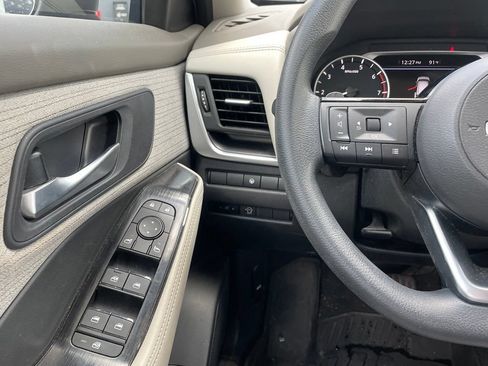 Certified 2023 Nissan Rogue SV FWD image 12