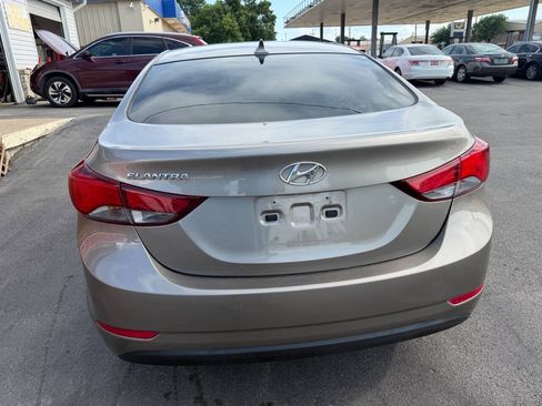 Used 2014 Hyundai Elantra SE FWD image 6
