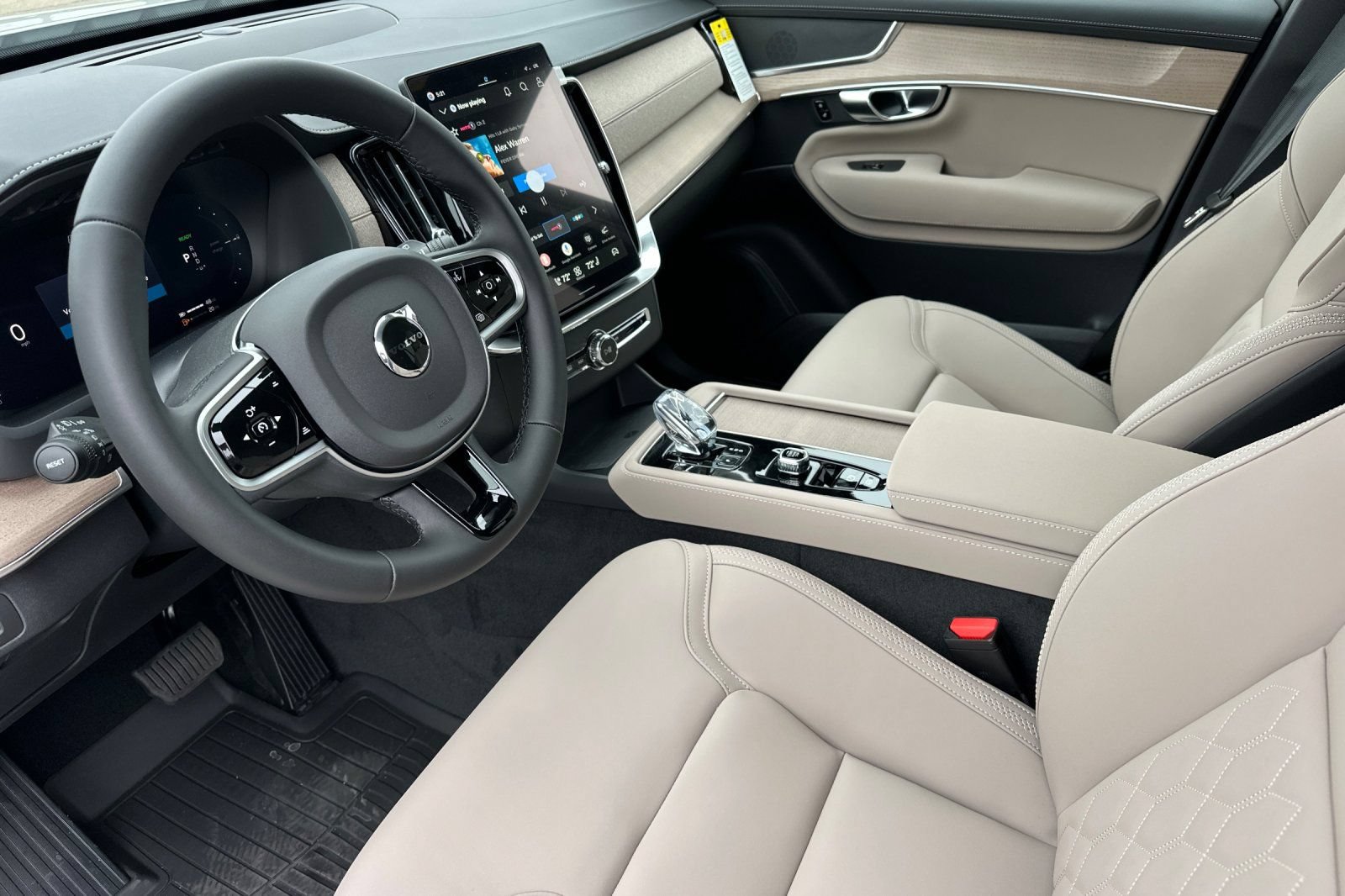 New 2026 Volvo XC90 T8 Plus w/ Protection Package AWD/4WD image 10