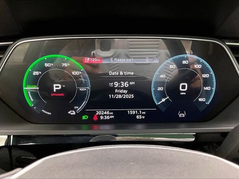 Used 2024 Audi Q8 e-tron Premium Plus w/ Premium Plus Package image 24