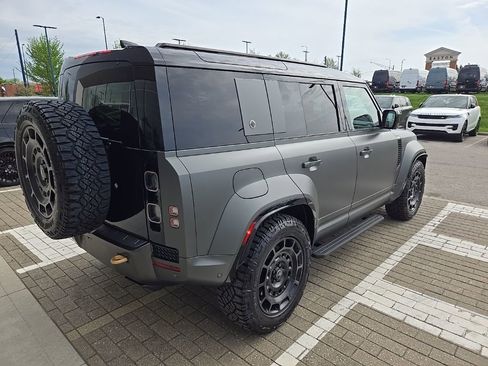 Used 2025 Land Rover Defender 110 image 5