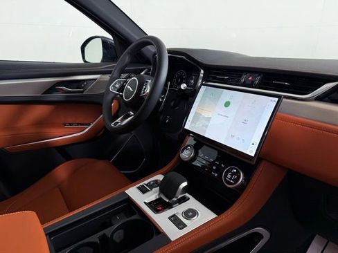 Certified 2026 Jaguar F-PACE R-Dynamic S image 15