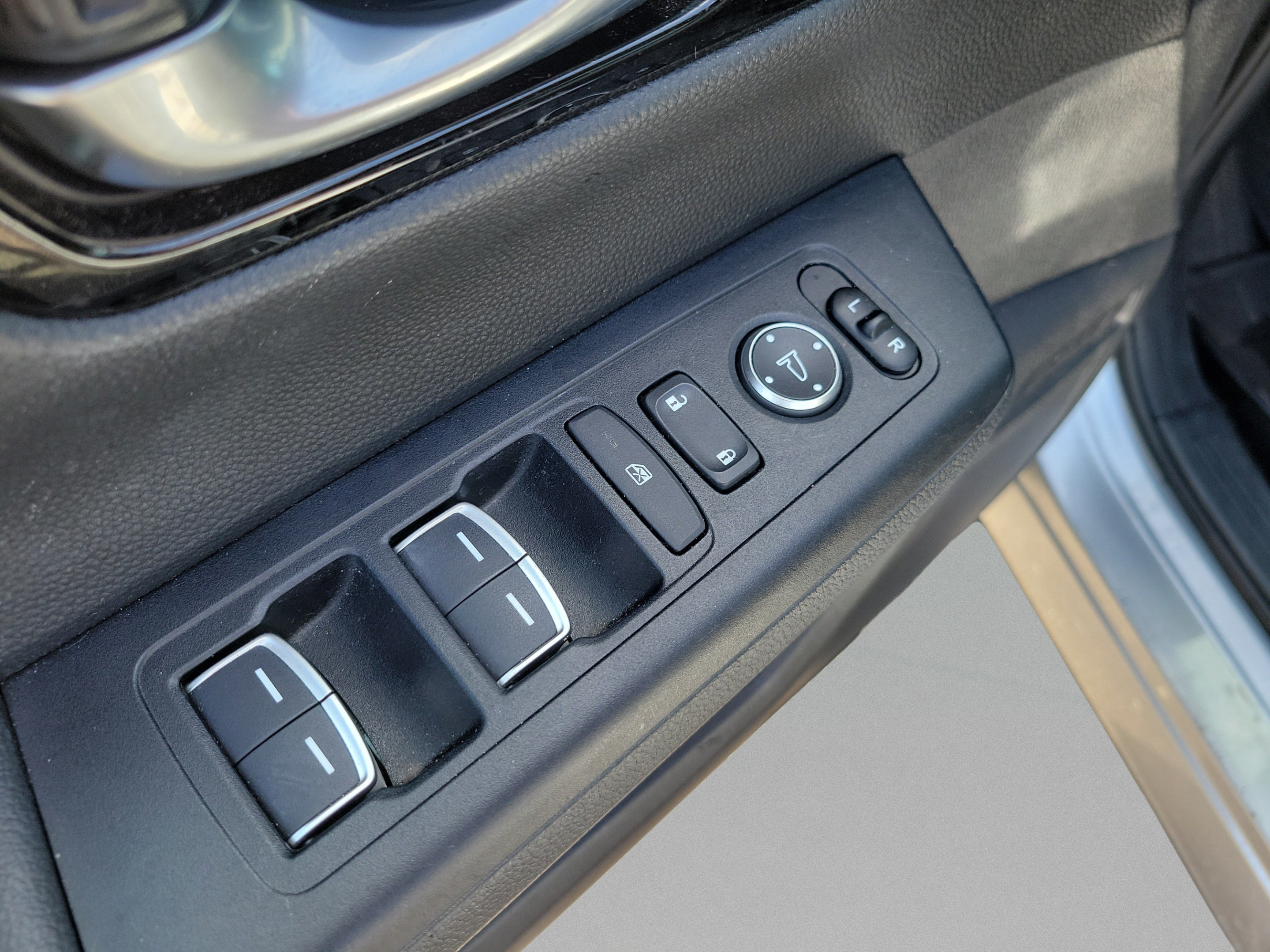 Used 2024 Honda CR-V EX-L image 24