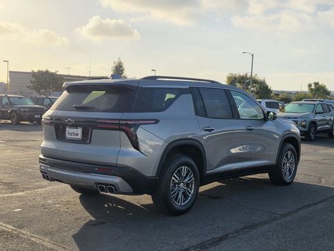 New 2025 Chevrolet Traverse LT w/ Driver Confidence Package image 7