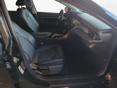 Used 2019 Toyota Camry L image 22