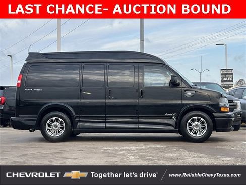 Used 2019 Chevrolet Express 2500 image 3