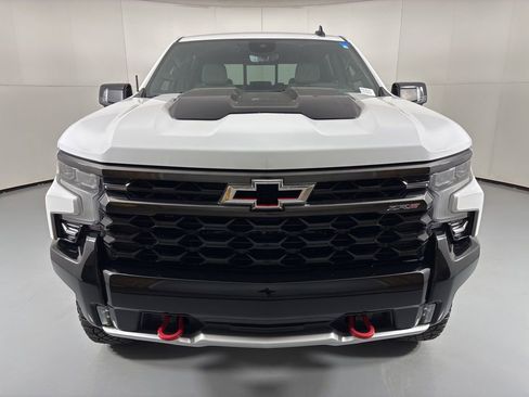 Used 2024 Chevrolet Silverado 1500 ZR2 w/ Technology Package image 4