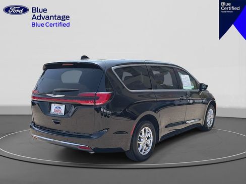 Used 2026 Chrysler Pacifica Select FWD image 5