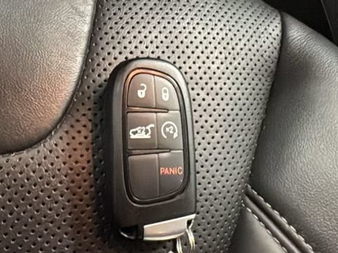Used 2019 Jeep Cherokee Limited w/ Technology Group AWD/4WD image 39