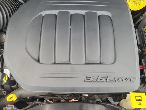 Used 2020 Dodge Grand Caravan SXT FWD image 10