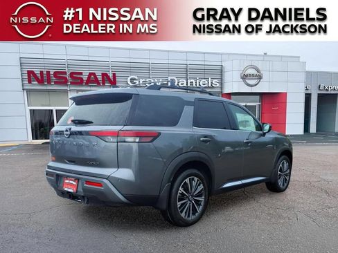 New 2026 Nissan Pathfinder Platinum w/ Accent Package FWD image 5
