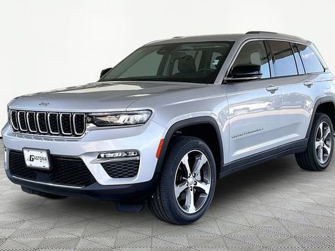 Used 2023 Jeep Grand Cherokee Limited AWD/4WD image 3