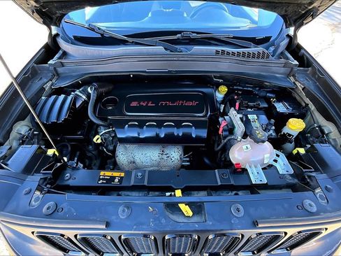 Used 2016 Jeep Renegade Latitude image 10