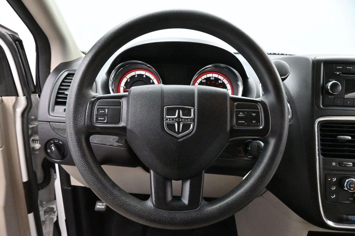 Used 2017 Dodge Grand Caravan SE FWD image 13