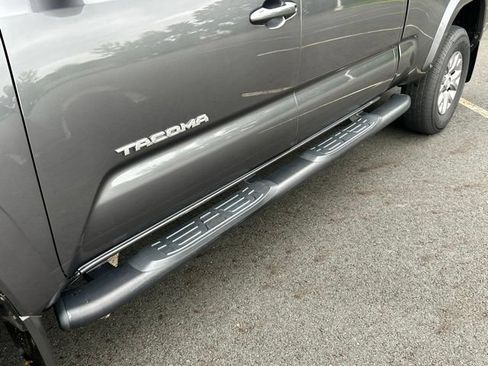 Used 2019 Toyota Tacoma SR5 AWD/4WD image 17