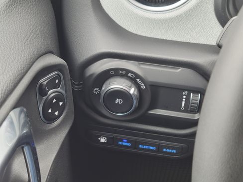 Used 2025 Jeep Wrangler Unlimited Sahara AWD/4WD image 10