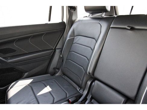 Used 2022 Volkswagen Tiguan SEL R-Line image 14