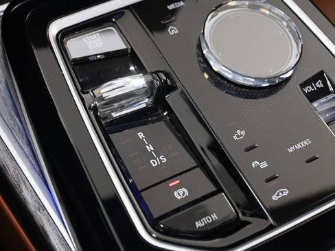 Used 2023 BMW 760i xDrive image 7