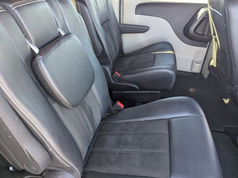 Used 2019 Dodge Grand Caravan SXT image 13