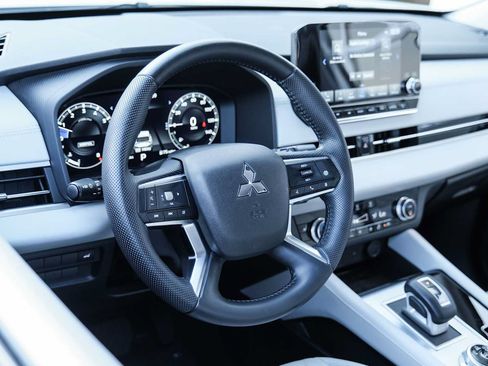 Used 2023 Mitsubishi Outlander SEL FWD image 20
