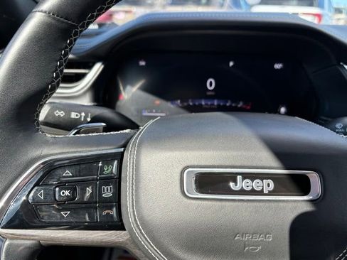 Used 2022 Jeep Grand Cherokee Overland w/ Luxury Tech Group IV image 27