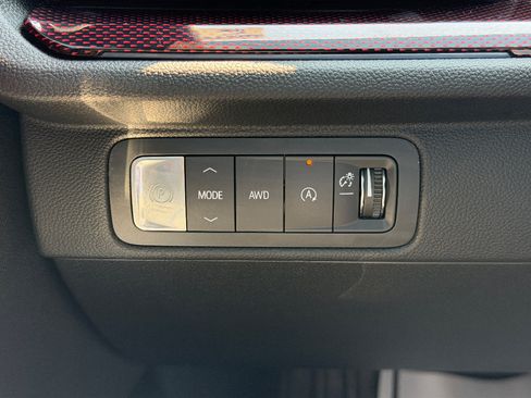 Used 2024 Chevrolet Traverse Z71 AWD/4WD image 8