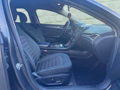 Used 2018 Ford Fusion SE FWD image 13