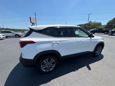 Used 2023 Kia Seltos LX AWD/4WD image 7