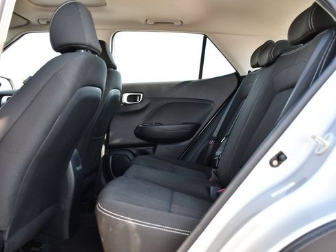 Used 2022 Hyundai Venue SEL FWD image 18