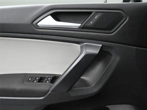 Used 2021 Volkswagen Tiguan S image 6