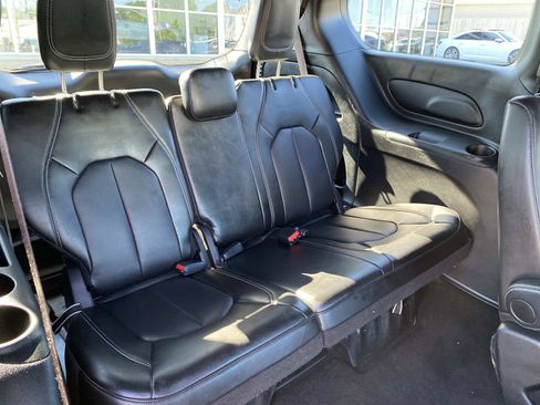 Used 2025 Chrysler Pacifica Select FWD image 21