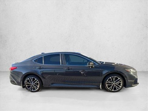 Used 2025 Toyota Camry XLE image 4