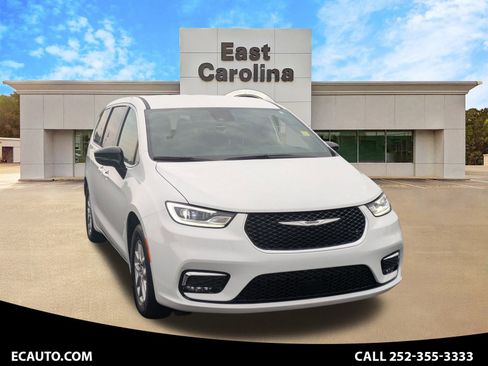 New 2026 Chrysler Pacifica Select image 1