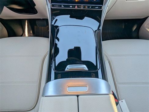 Used 2025 Mercedes-Benz GLC 300 image 20