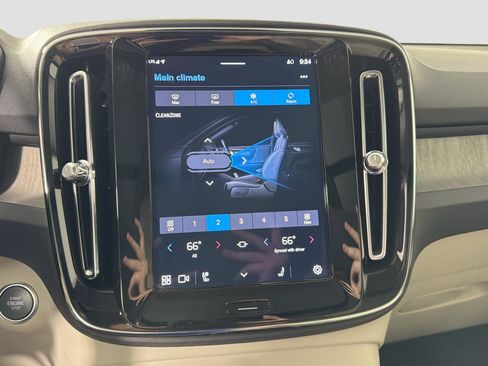 Certified 2023 Volvo XC40 B5 Plus w/ Protection Package Premier image 16