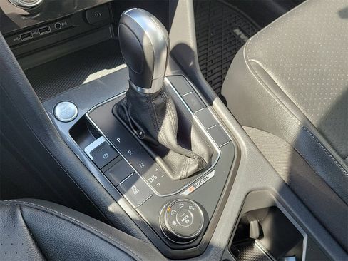 Used 2018 Volkswagen Tiguan SEL image 25