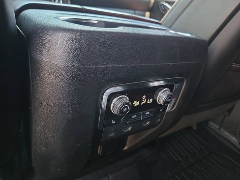 Used 2023 GMC Yukon Denali Ultimate AWD/4WD image 11