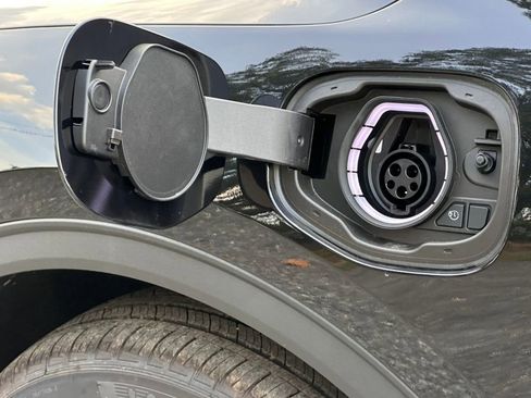 New 2025 Ford Escape SE w/ PHEV Premium Package FWD image 14