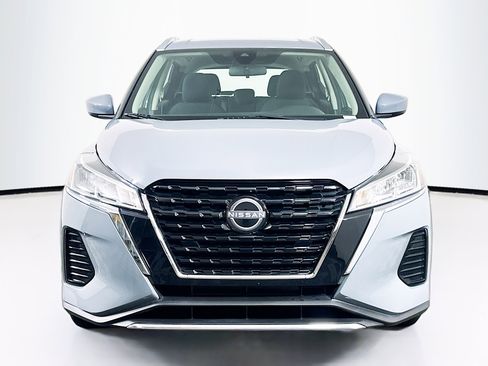 Used 2024 Nissan Kicks SV FWD image 2