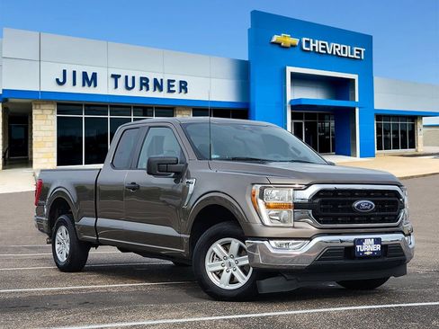 Used 2022 Ford F150 XLT w/ Trailer Tow Package RWD image 1